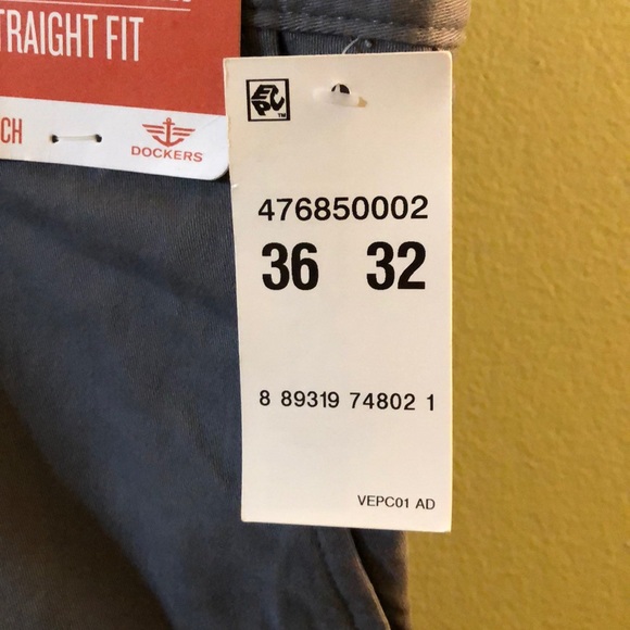 NWT Men’s  Dockers Washed Khakis - Picture 4 of 6